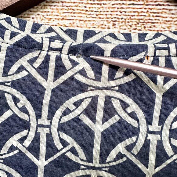 Tory Burch Silk Long Sleeve Top Women’s M Navy White Geometric Print Lightweight - Picture 10 of 11